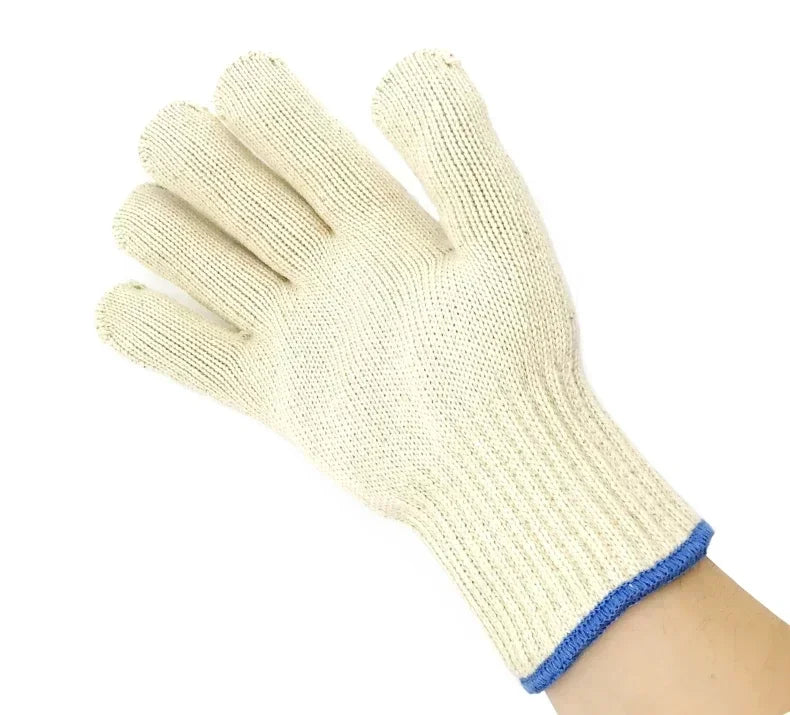 Knitted gloves